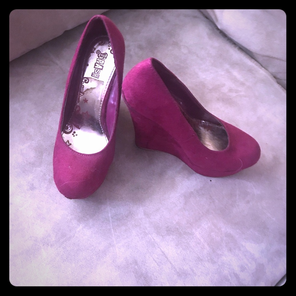 Maroon wedges